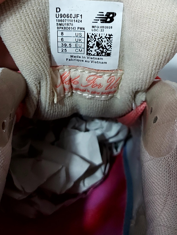 کتونی نیوبالانس (new balance)مدل 9060