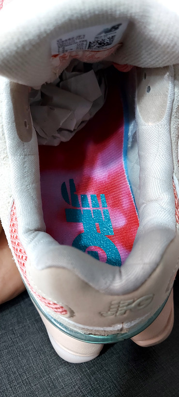 کتونی نیوبالانس (new balance)مدل 9060