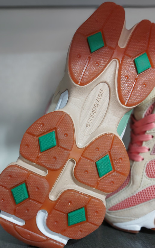 کتونی نیوبالانس (new balance)مدل 9060