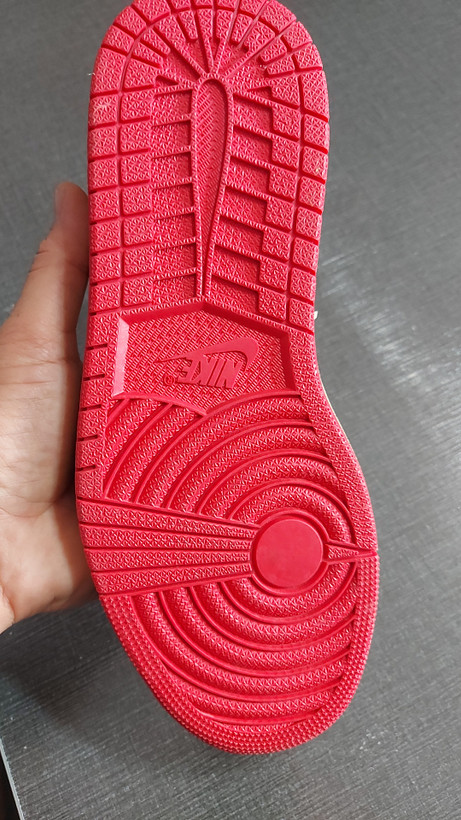 کتونی نایکی ایرجردن ۱ (Air Jordan 1) طرح تراویس اسکات