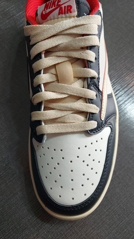 کتونی نایکی ایرجردن ۱ (Air Jordan 1) طرح تراویس اسکات
